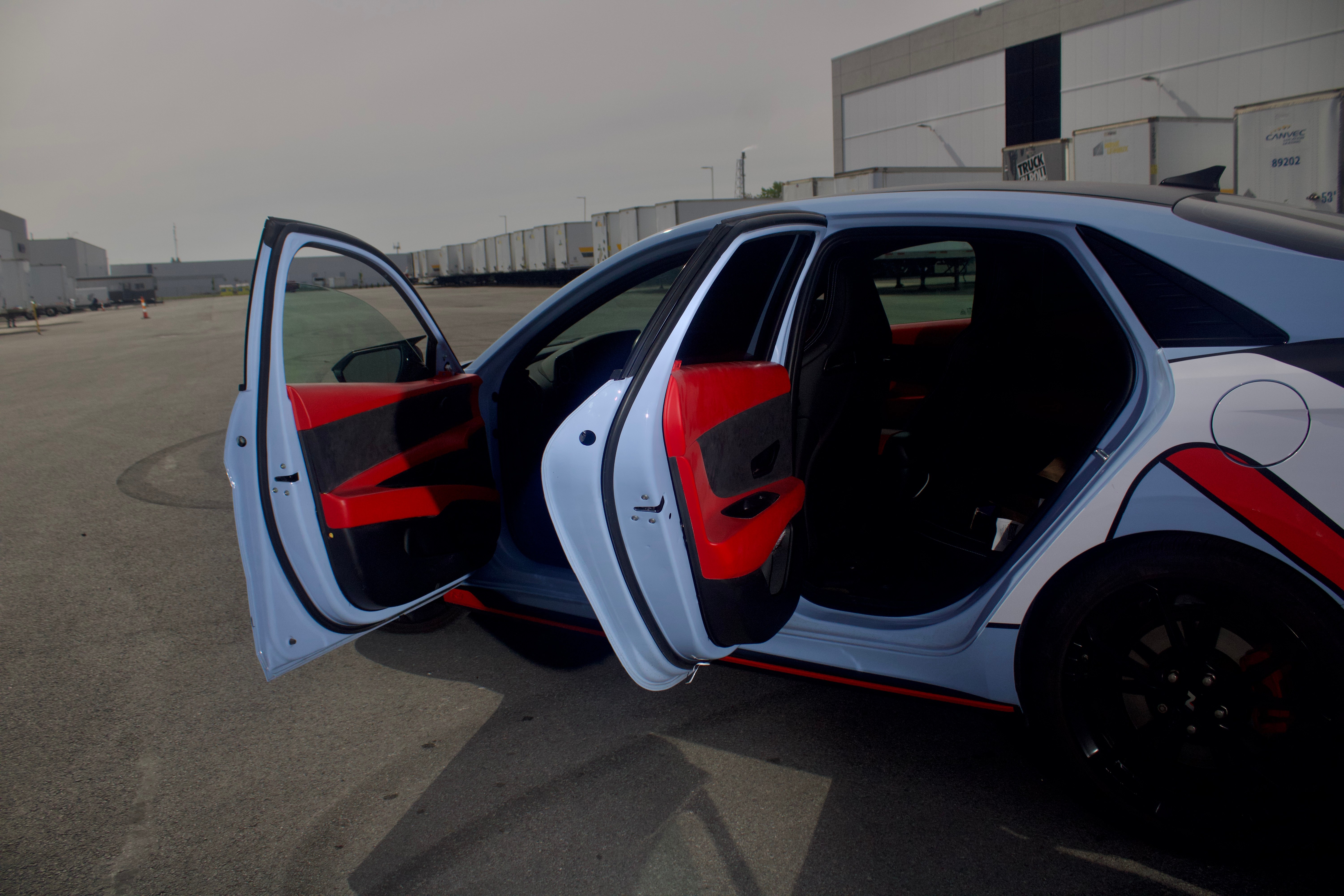 Elantra N — portes rouges custom